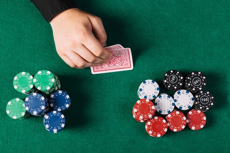 Bagan tingkat loyalitas penida menampilkan manfaat progresif dari Member hingga Diamond